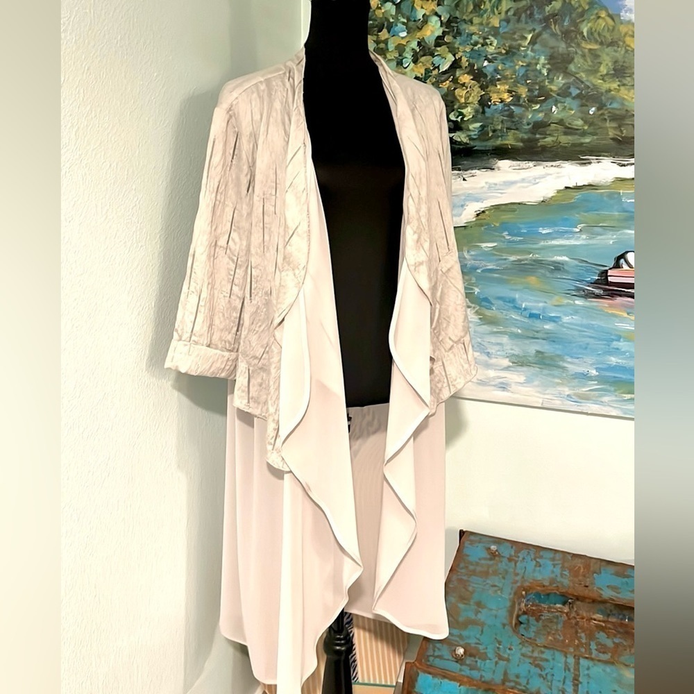 I.N.CO Ireland Soft Dove Grey Layered Chiffon Jacket Top, EUC, Size Medium - Picture 6 of 8